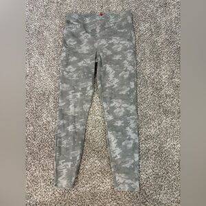 SPANX Light Gray Camouflage Leggings